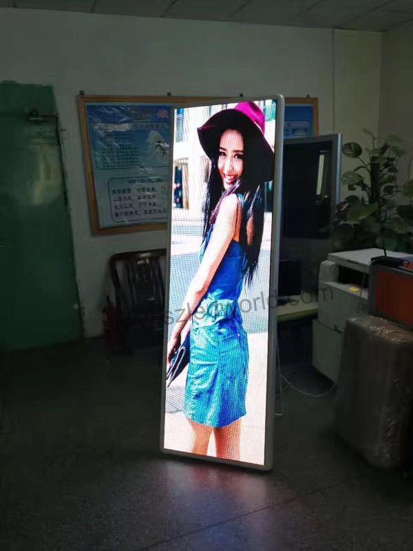 High Refresh Rate P5 Led Digital Signage Display 1000 Nits Brightness Floor Standing